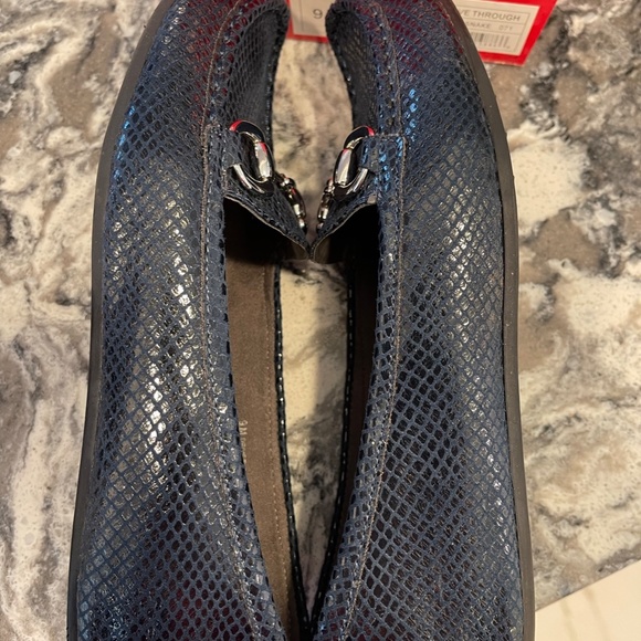 Aerosoles  blue snake flats - Picture 7 of 9